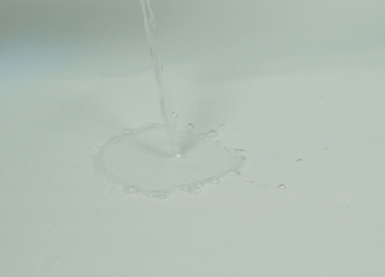 Mollettone Copritavolo Gommato Antiscivolo Protezione Tavolo Colore Bianco - 140x140 - Bianco