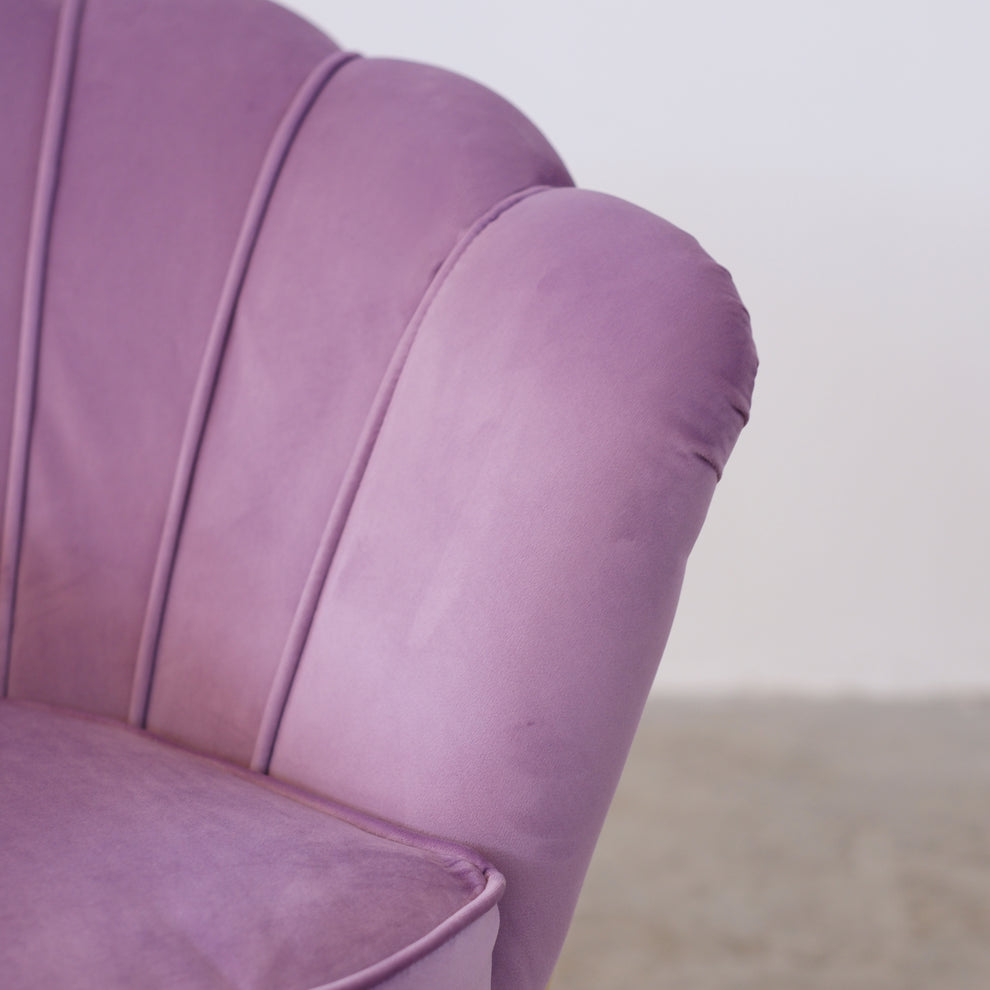 Poltrona Maia in velluto lilla gambe oro