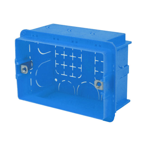 Scatola rettangolare con inserto metallico, 4 posti, interasse 108,4 mm, 137x74x53,5 mm, ideale per installazioni elettriche interne