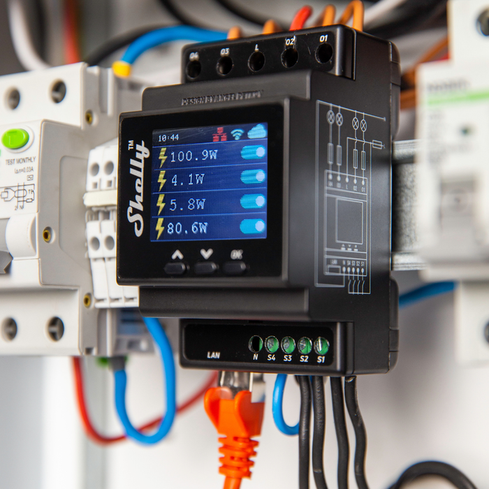 Shelly PRO 4PM. Rel√® WiFi. LAN Bluetooth. 4 Canali. guida DIN. controllo apparecchi ad uso residenziale e commerciale