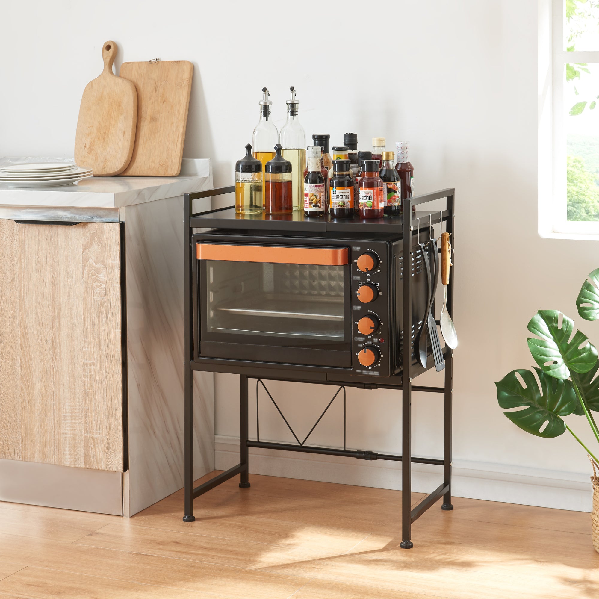 Scaffale per Microonde Sorsele Alto 79 cm Regolabile in Larghezza 40-63 cm Metallo Nero [en.casa]