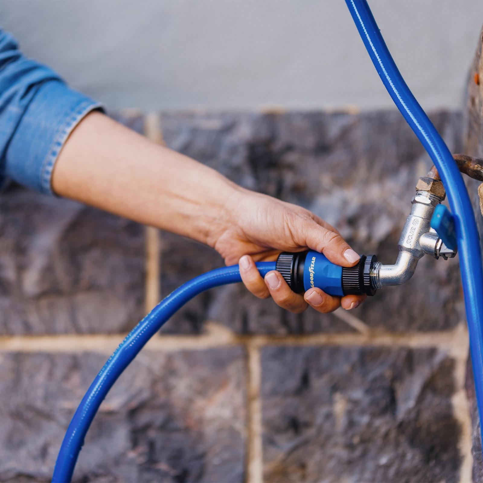 Avvolgitubo automatico 30 metri. Supporto per tubo da giardino a parete con rotazione a 180º Goodyear