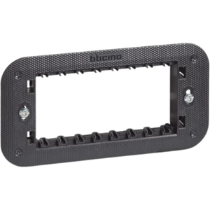 Bticino living now supporto con valva di protezione per placche modulari *** numero posti 4 moduli, confezione 1