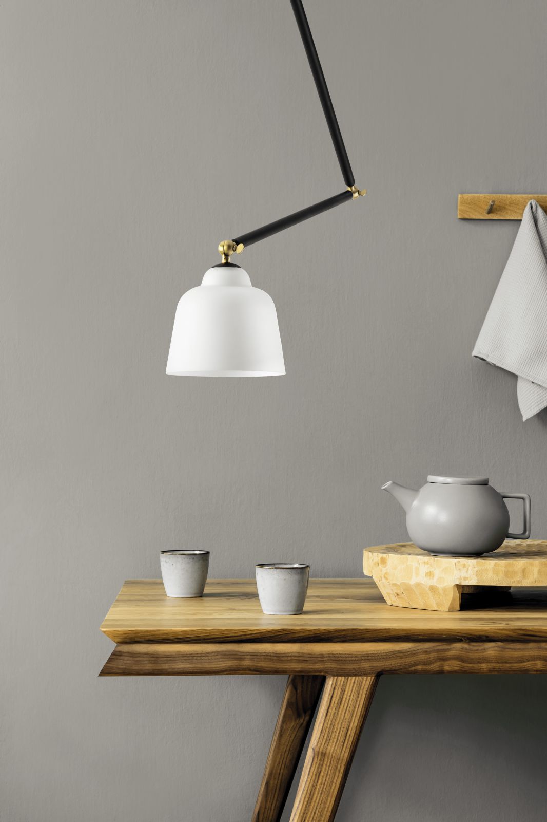 NEORETRO APPLIQUE DA PARETE 1 LUCE GRANDE SNODABILE D.17,5CM MONTATURA NERA DIFFUSORE VETRO BIANCO