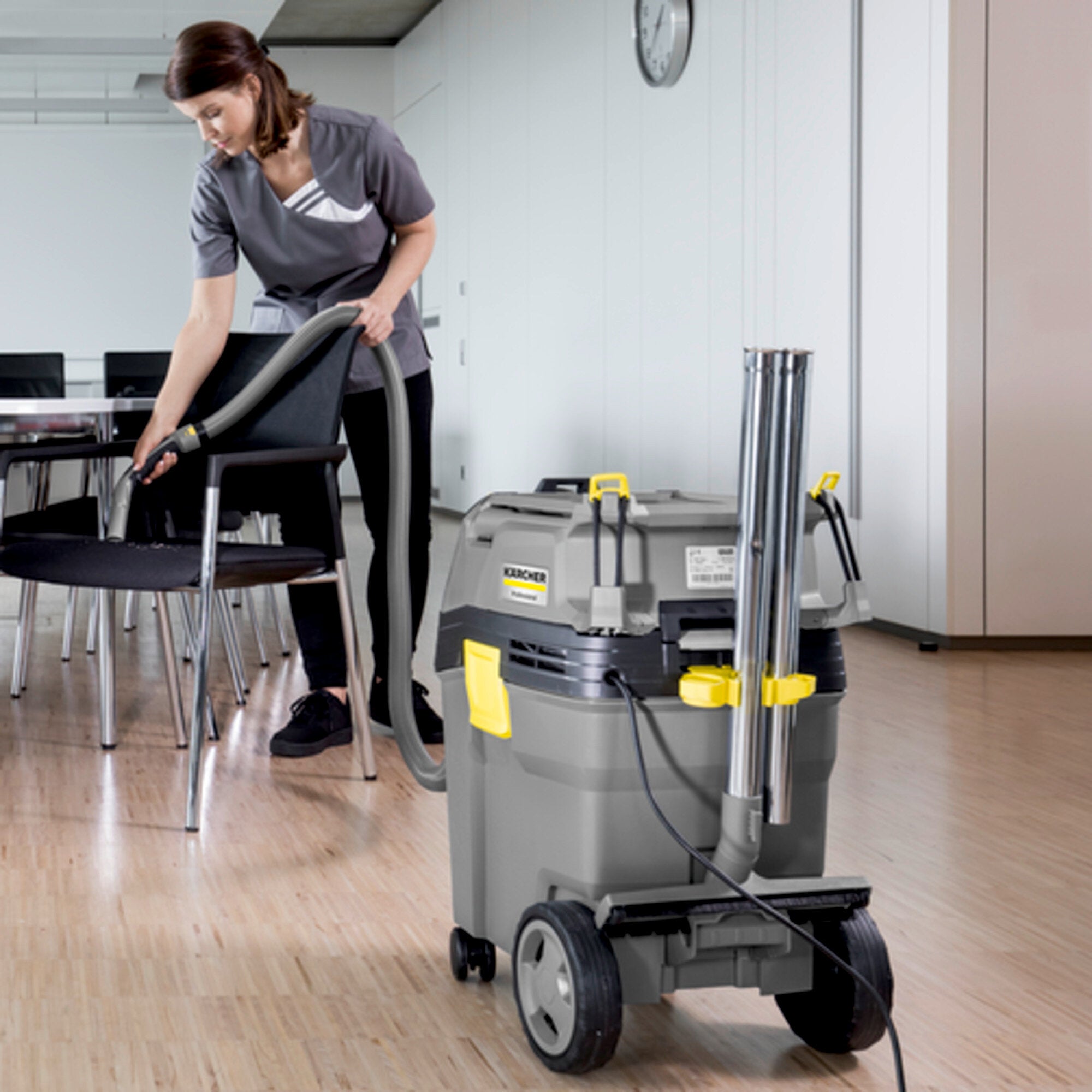 KARCHER Bidone aspiratutto Professionale NT 40/1 Ap L - Portata aria: 74 l/s - Aspirazione: 273 / 27.3 mbar / kPa - Capacità del contenitore: 40 l