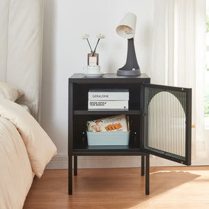 Comodino in Acciaio Karlskrona con Anta in Vetro Scanalato e Ripiano Regolabile 60 x 42,5 x 40 cm - Nero Opaco [en.casa]