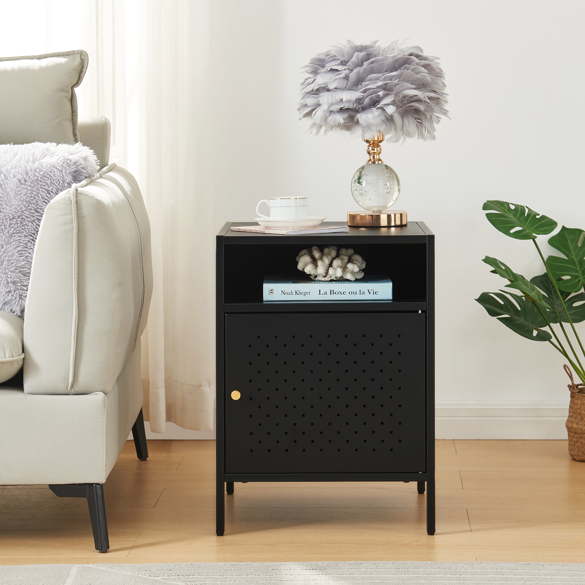 Comodino Janakkala in Acciaio Anta Traforata - Nero [en.casa]