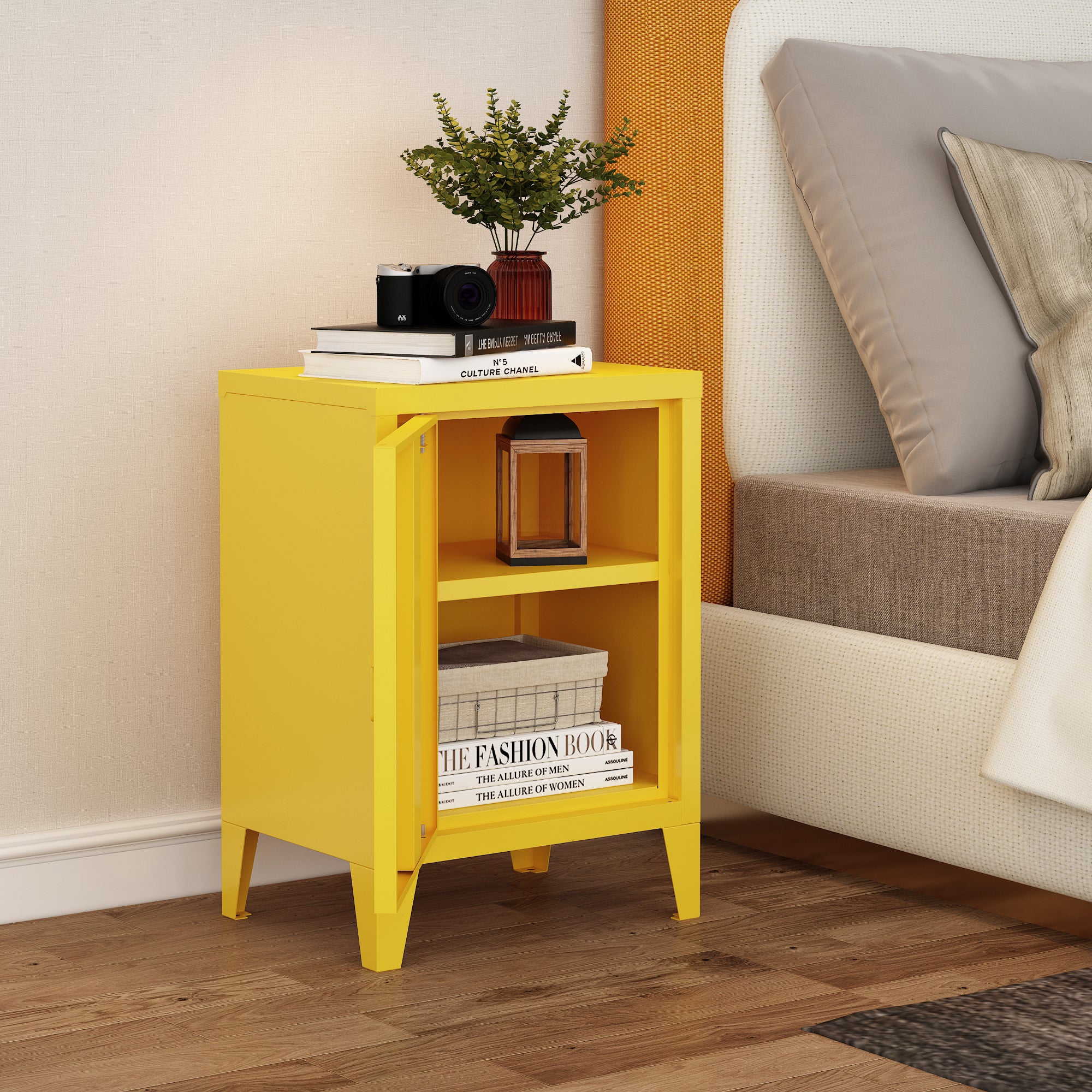 Comodino 'Inari' in Acciaio con Anta con Maniglia a Destra - Giallo [en.casa]