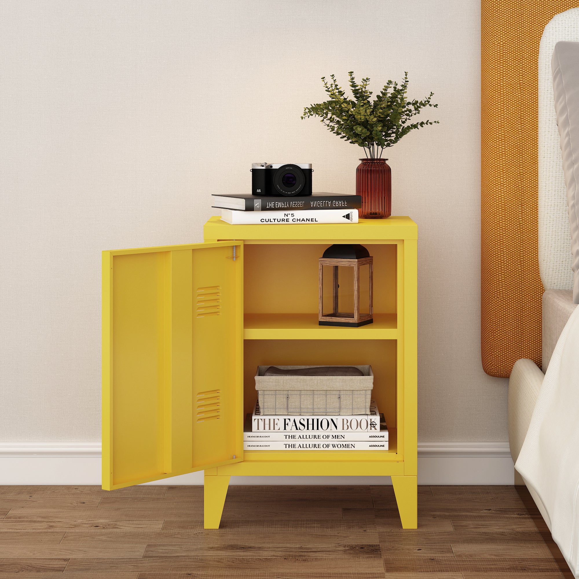 Comodino 'Inari' in Acciaio con Anta con Maniglia a Destra - Giallo [en.casa]