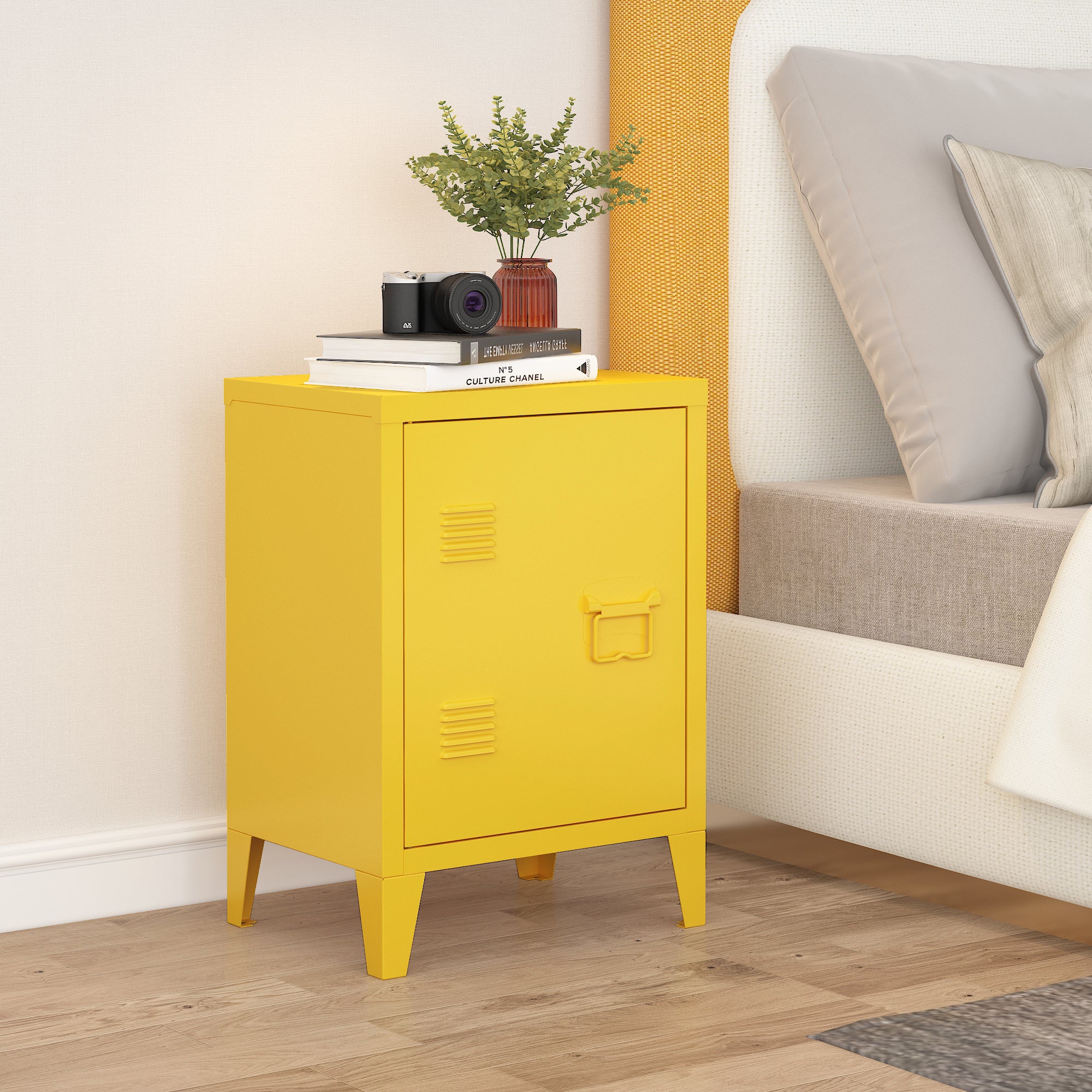 Comodino 'Inari' in Acciaio con Anta con Maniglia a Destra - Giallo [en.casa]