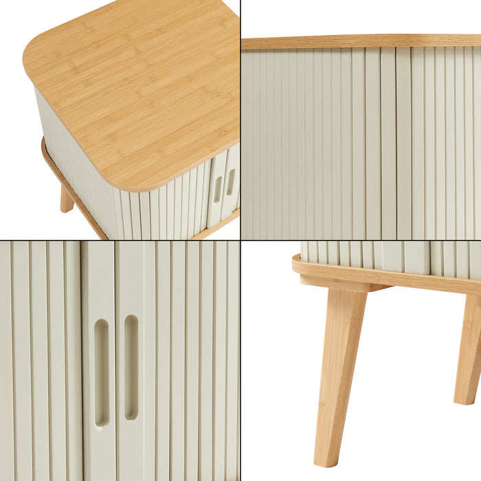 Comodino Tysvær in Bambù con 2 Ante Scorrevoli - Naturale / Bianco Crema [en.casa]