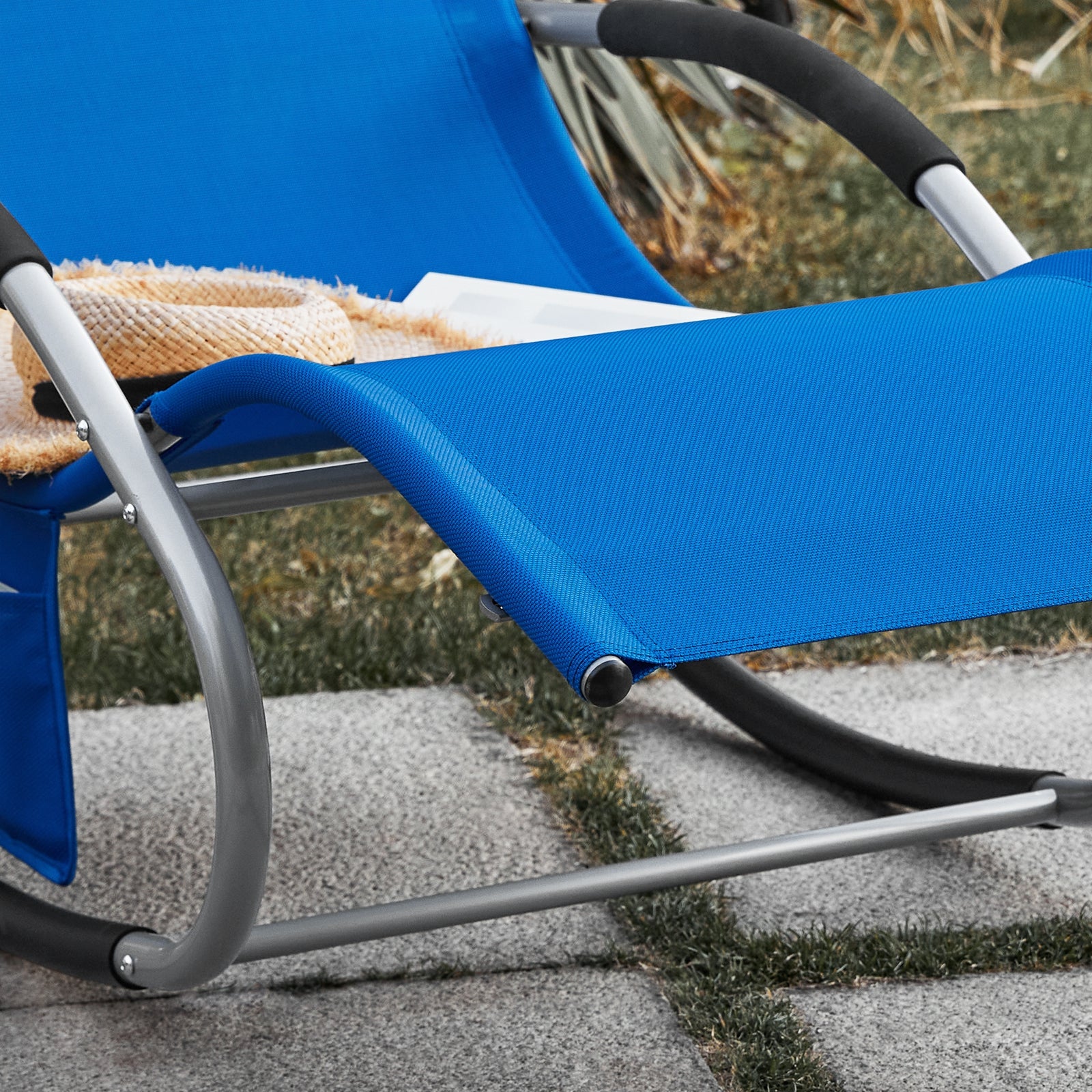 SoBuy Lettino Sdraio da Giardino a Dondolo - Sedia a Dondolo da Esterno in Textilene Blu Klein con Telaio in Metallo, 150x63x87cm, Lettino Prendisole per Terrazza, Piscina, Patio, OGS28-KB