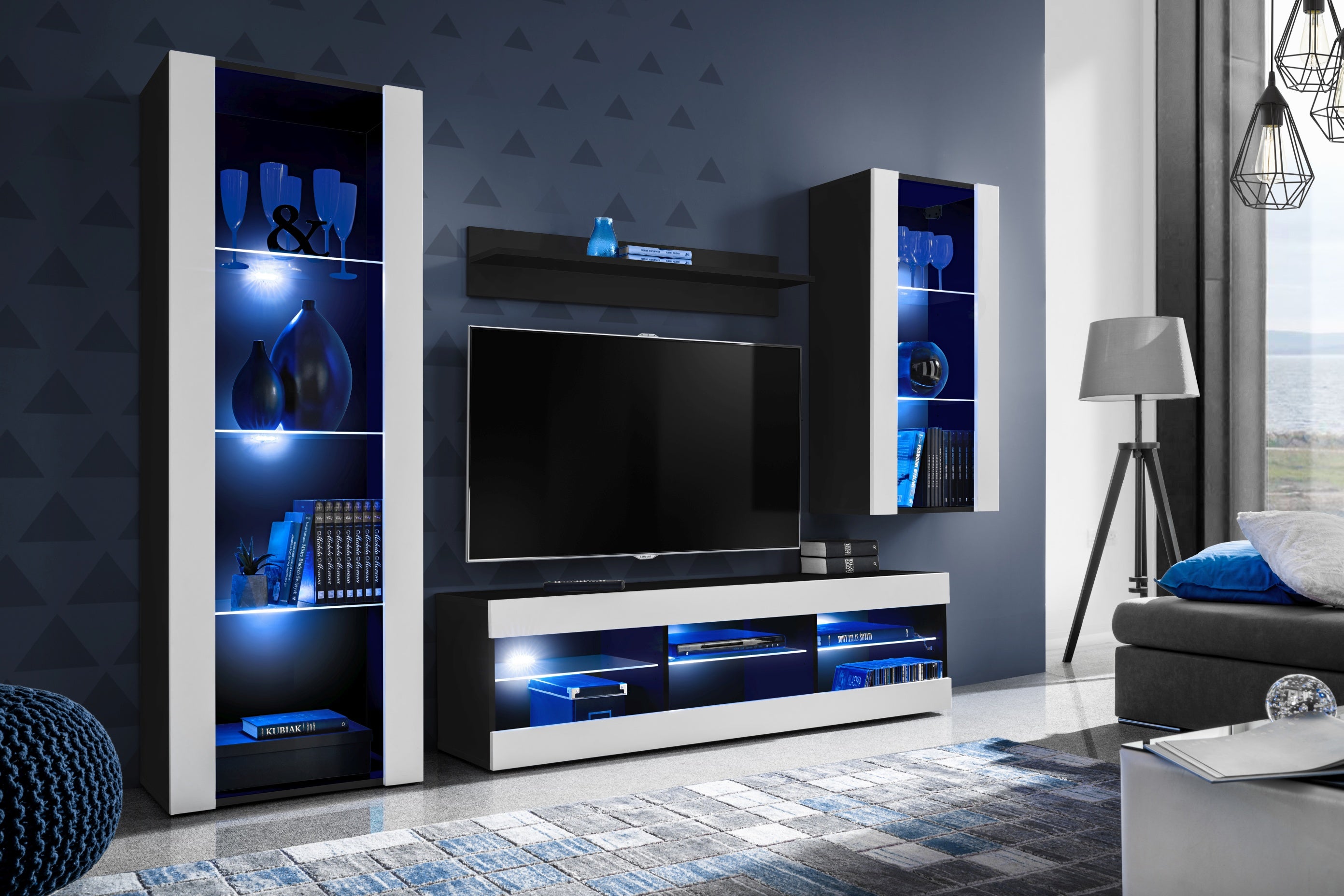 Set Di Mobili Porta TV Tivoli Medio, Komodee, Nero/Bianco, LED Blu, Larghezza 245 cm x Altezza 159 cm x Profondità 35 cm, Per soggiorno, Camera da letto