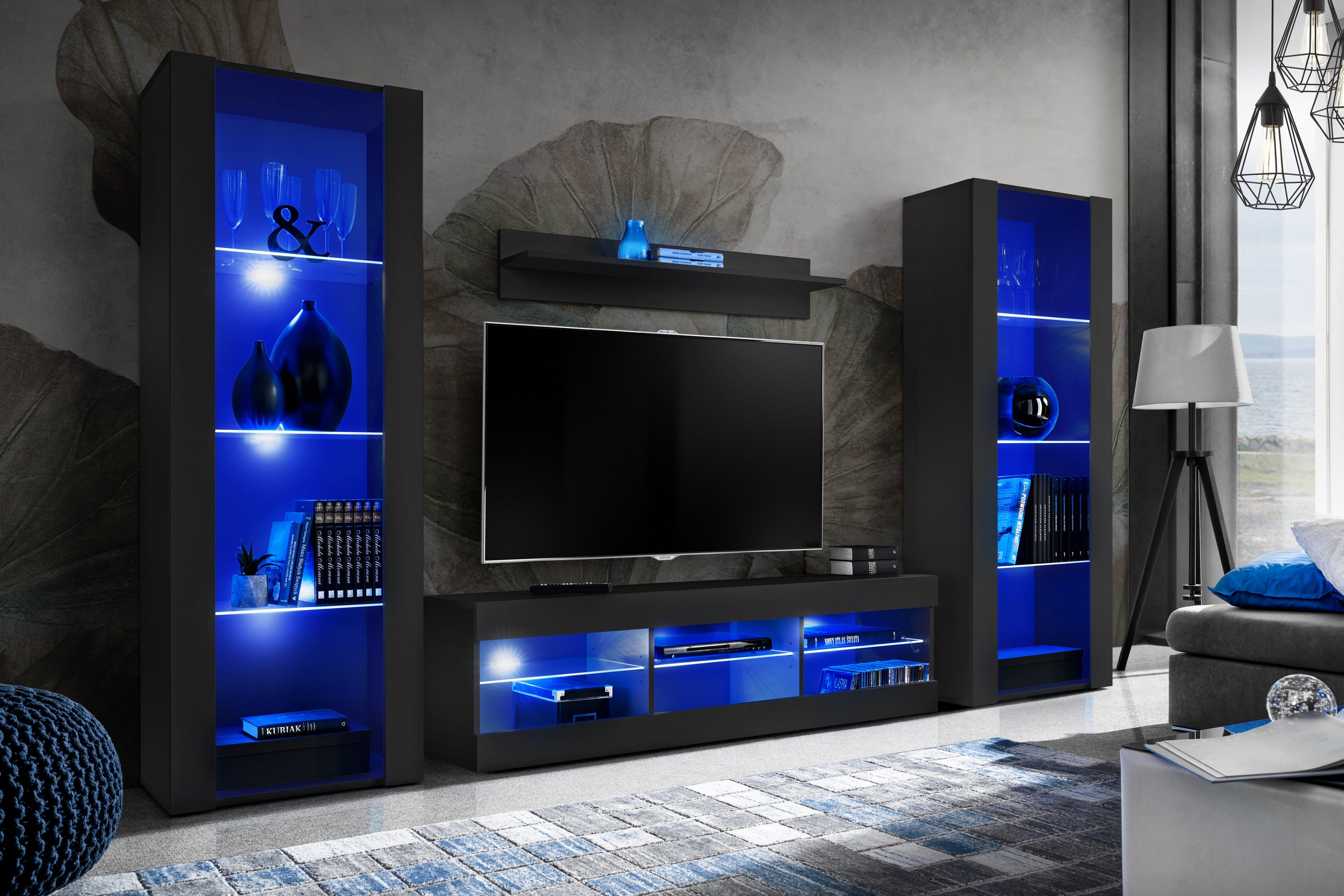 Set di mobili porta TV Tivoli Grande, Komodee, Nero, LED Blu, Larghezza 250 cm x Altezza 159 cm x Profondità 35 cm, Per soggiorno, Camera da letto