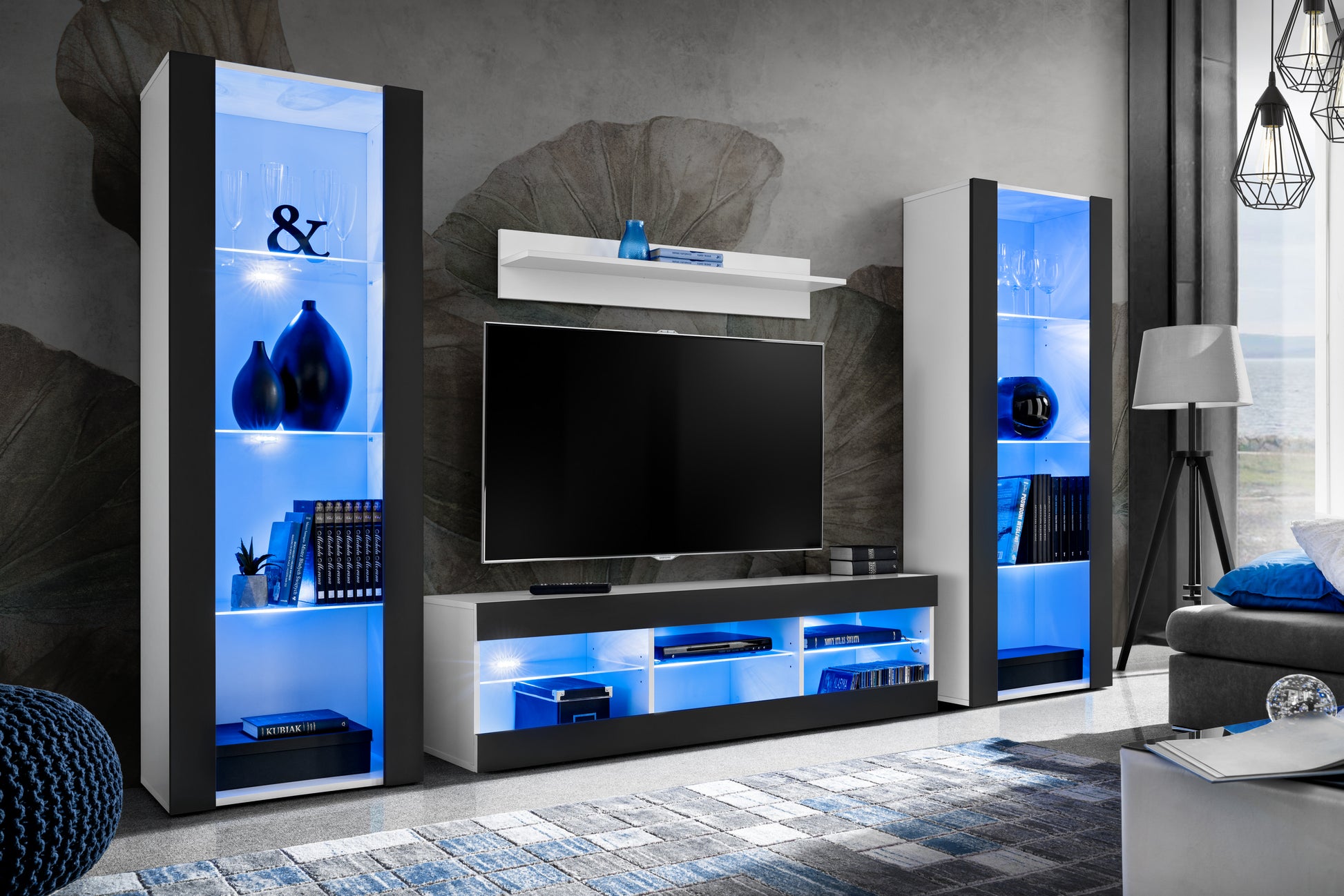 Set di mobili porta TV Tivoli Grande, Komodee, Bianco Nero, LED Blu, Larghezza 250 cm x Altezza 159 cm x Profondità 35 cm, Per soggiorno, Camera da letto