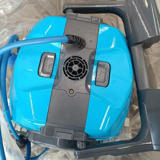 Robot piscina Dolphin OASIS 60 con trasformatore digitale IoT Wi-Fi e carrello by Maytronics - Usato KM0