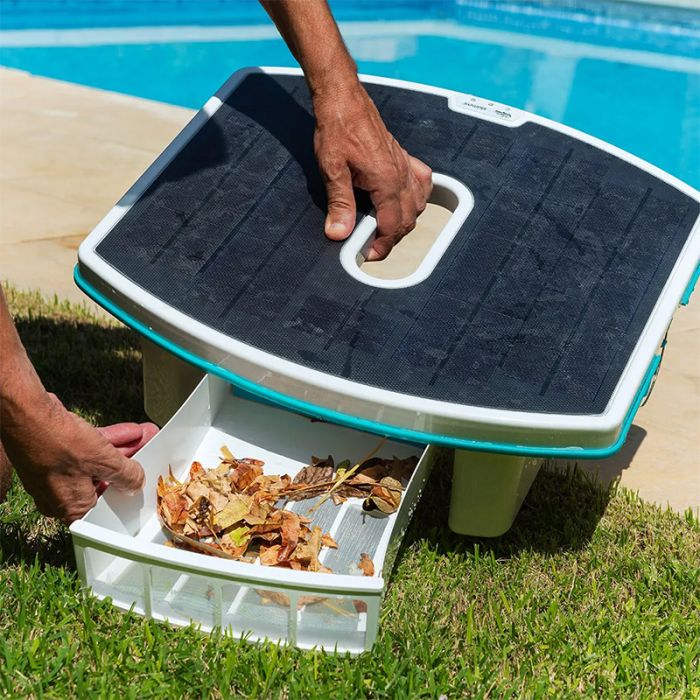 Pulitore di superficie Dolphin Skimmi per piscina a energia solare