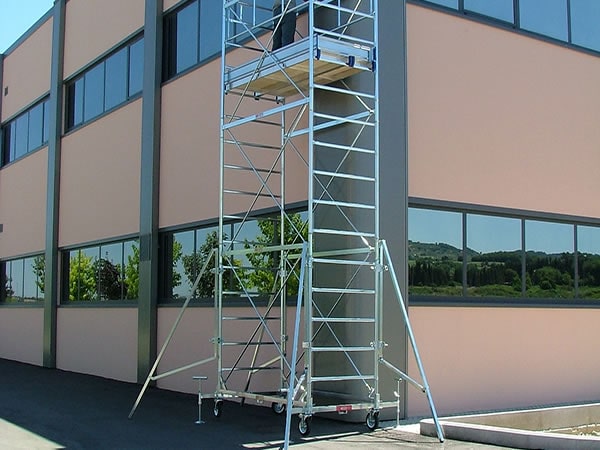 PONTEGGIO SYSTEM 100X200 C/BASE ESTRAIBILE H M 9,50 DL 81 - MARCHETTI