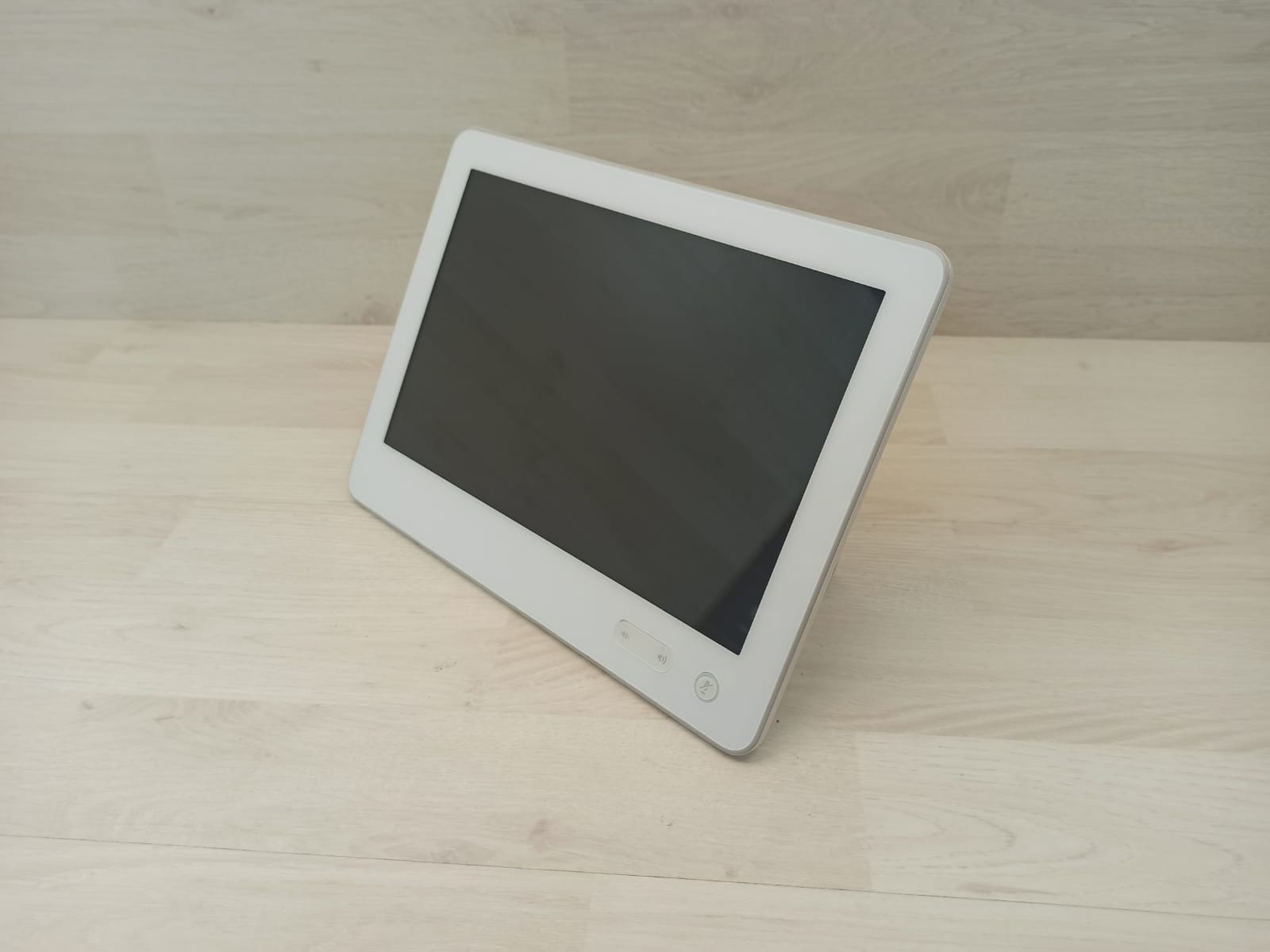 Pannello TelePresence Touch 10 TTC5-09 POE per l'utilizzo con Cisco Conferencing Systems - Usato No Accessori Senza Confezione