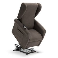 Poltrona relax elettrica PISA MADE IN ITALY per anziani e disabili, 2 motori, 4 ruote, Kit Batteria, reclinazione e alzapersona, Tessuto Antimacchia, colore Fango