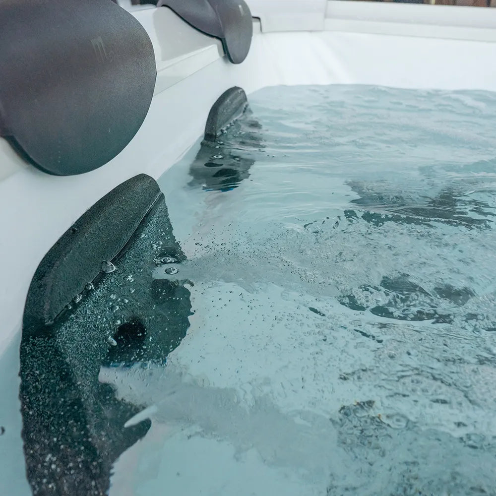 Tempo Style - Piscina Idromassaggio Quadrata MSpa Oslo Plus F-OS063WP (6 Posti) | 180 x 180 x 65cm | 1150 litri | 120 getti d'aria massaggianti a 3 velocità | Copertura termica inclusa