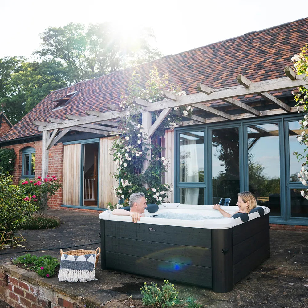 Tempo Style - Piscina Idromassaggio Quadrata MSpa Oslo Plus F-OS063WP (6 Posti) | 180 x 180 x 65cm | 1150 litri | 120 getti d'aria massaggianti a 3 velocità | Copertura termica inclusa