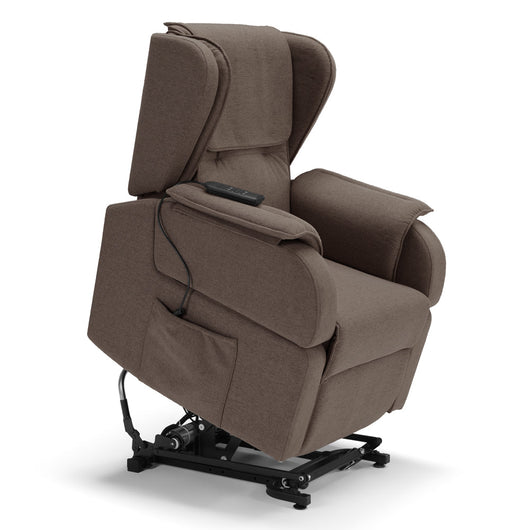 Poltrona relax elettrica Berlino per anziani, 2 motori, 4 ruote, reclinazione e alzapersona, braccioli estrabili, Tessuto Antimacchia, colore Fango