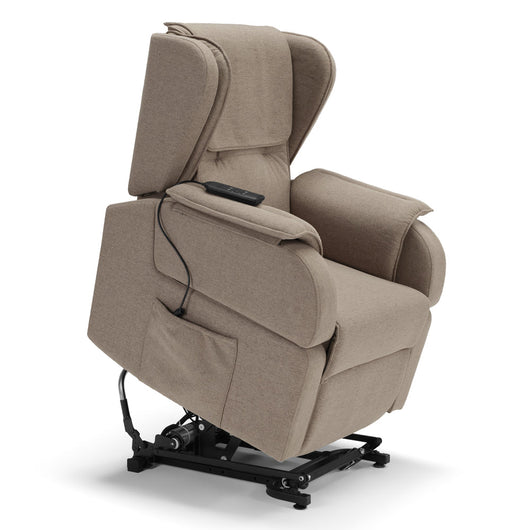 Poltrona relax elettrica Berlino per anziani, 2 motori, 4 ruote, reclinazione e alzapersona, braccioli estrabili, Tessuto Antimacchia, colore Tortora