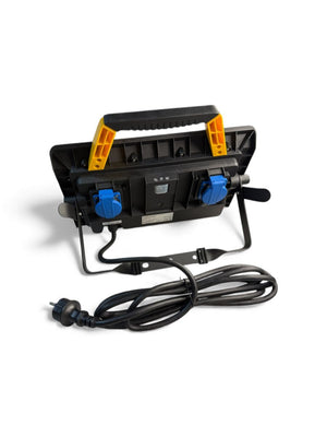 Proiettore LED Portatile KNOX 45W Giallo/Nero con CCT e Doppia Presa Schuko – 2500–4950 lm – IP54