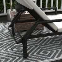 Lettino Prendisole con Materasso, Inclinazione Regolabile Multiposizioni, Ruote, in Rattan Sintetico, Crema