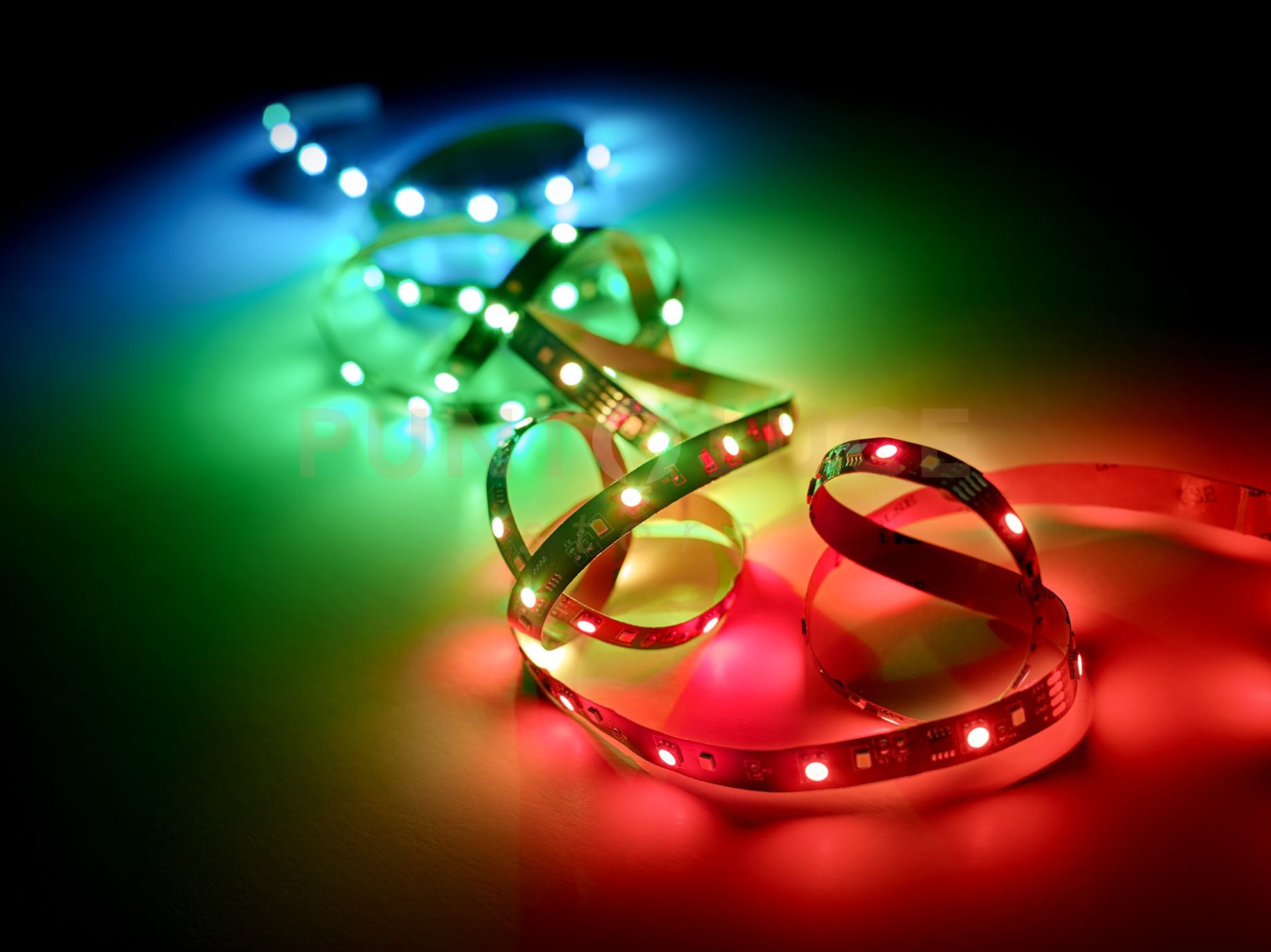 RACER STRISCIA LED  15W 1250lm, 3000K ANCHE RGB EFFETTO RAINBOW CON EFFETTO SOUND TAGLIABILE CON TELECOMANDO MULTIFUNZIONE L. 5 METRI DIMMERABILE