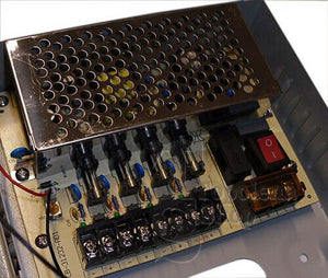 RACK BOX ALIMENTATORE STABILIZZATO 4 USCITE CANALI CENTRALINA TELECAMERA DC CCTV