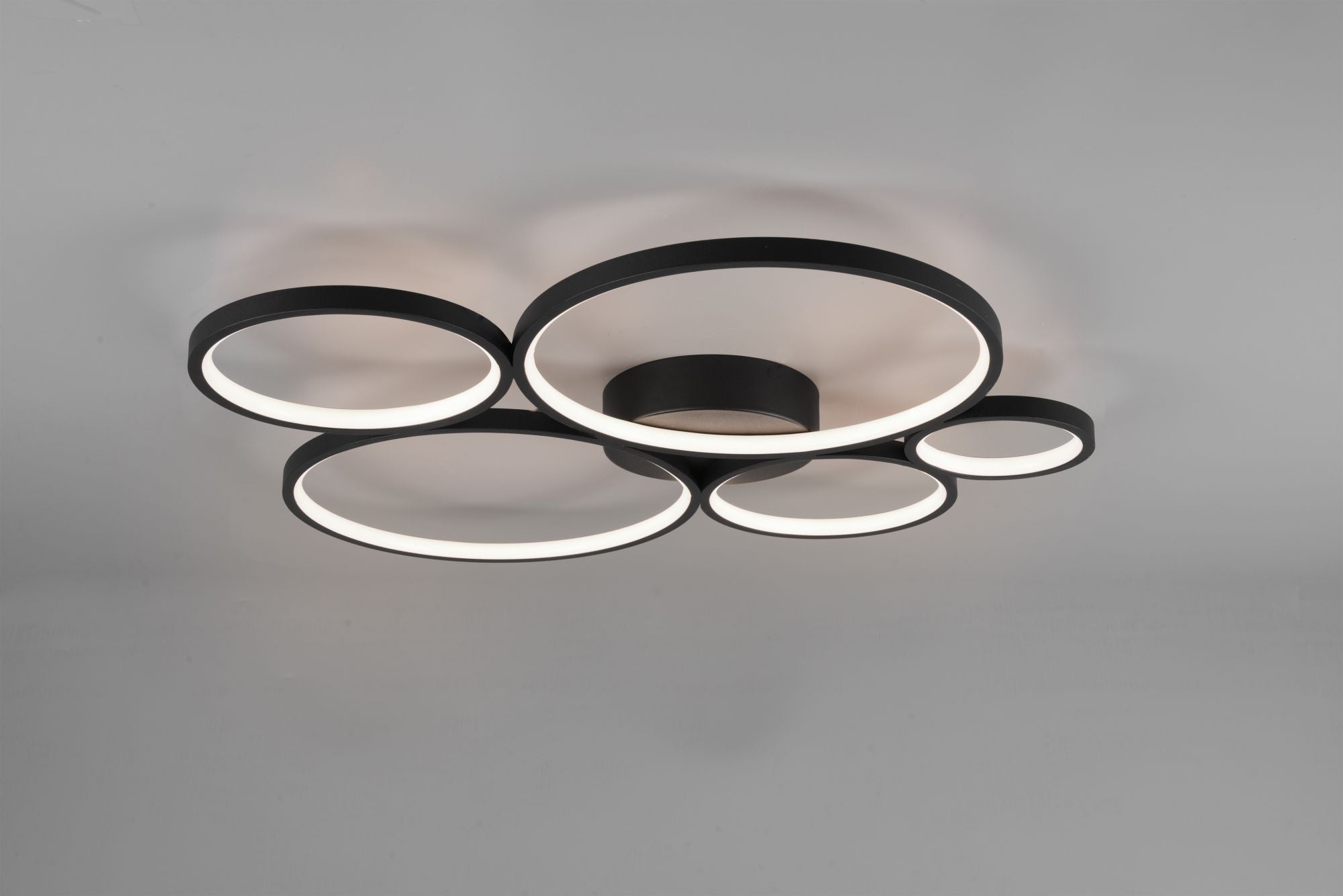 RONDO PLAFONIERA LED 49W 5800lm, 3000K 5 CERCHI METALLO NERO OPACO DIMMERABILE CON INTERRUTTORE A PARETE L. 59CM