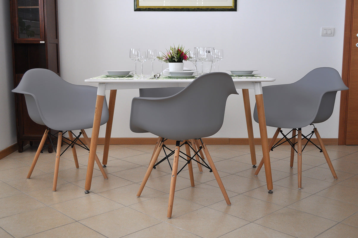 Sedia in plastica grigia, poltrona con piedi in legno (2 pz)  SD01DAPL