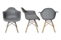 Sedia in plastica grigia, poltrona con piedi in legno (2 pz)  SD01DAPL