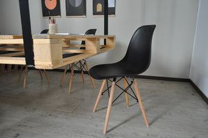 Sedia in plastica nera con gamba, piede in legno (2 pz) - Colore: Nero - SD10NOPL