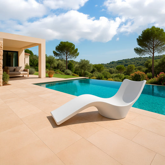 Lettino da Giardino in Plastica Polietilene Bianco Resistente agli Agenti Atmosferici per Piscina e Mare Modello Assunta MPC