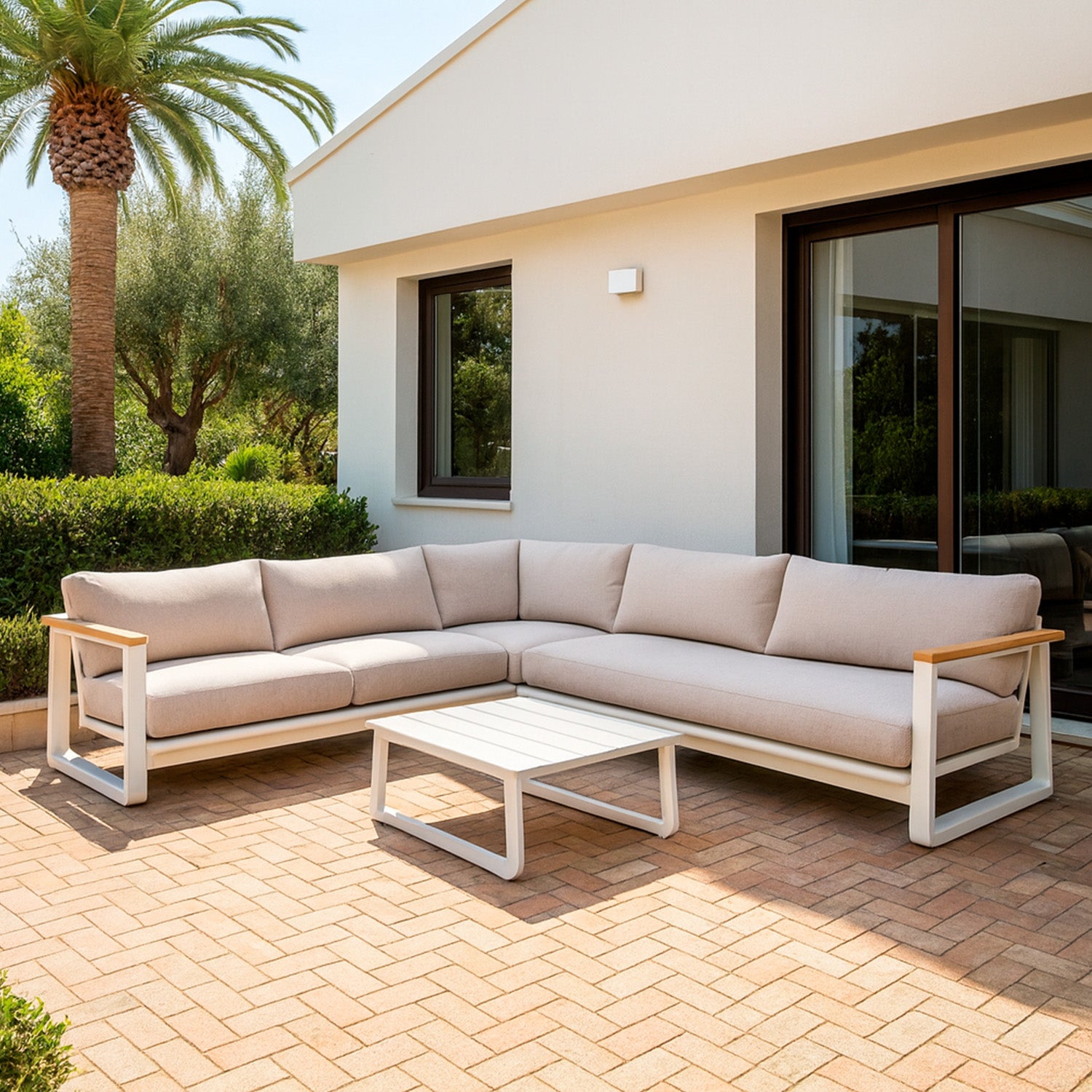 SINED Set Divano Angolo 6 Posti in Alluminio e Teak FSC con Cuscini Idrorepellenti 2 Tavolini Abbinati Colore Crema Uso Esterno-Interno - Modello BRA