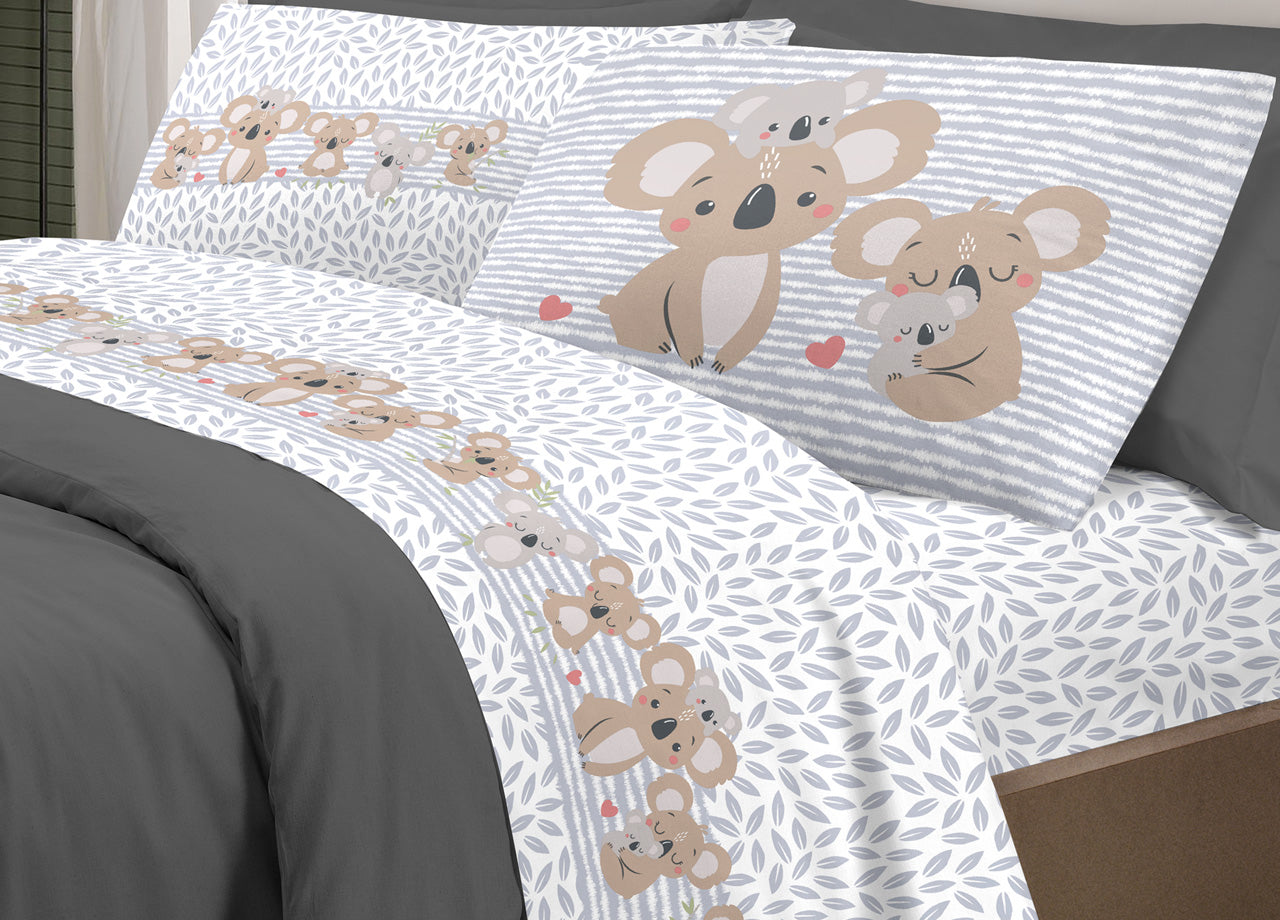 Completo Lenzuola Letto Pensieri Delicati 100% Cotone Dis. Koala Family - Piazza E Mezza - Grigio