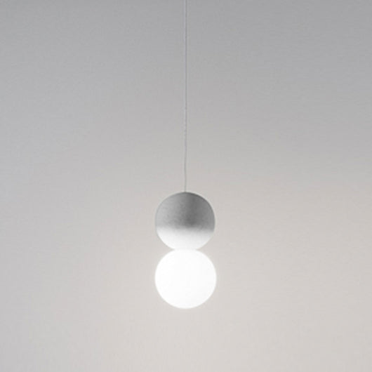 Sfera - Lampada a sospensione singola con sfera in cemento grigio chiaro e vetro opale - 1XG9 max 1X7W, montatura bianca, IP20