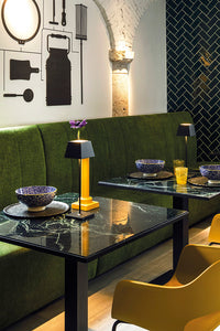 Lampada a led da tavolo Siesta rosa portatile e ricaricabile IP54