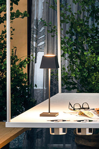 Lampada a led da tavolo Siesta blu portatile e ricaricabile IP54