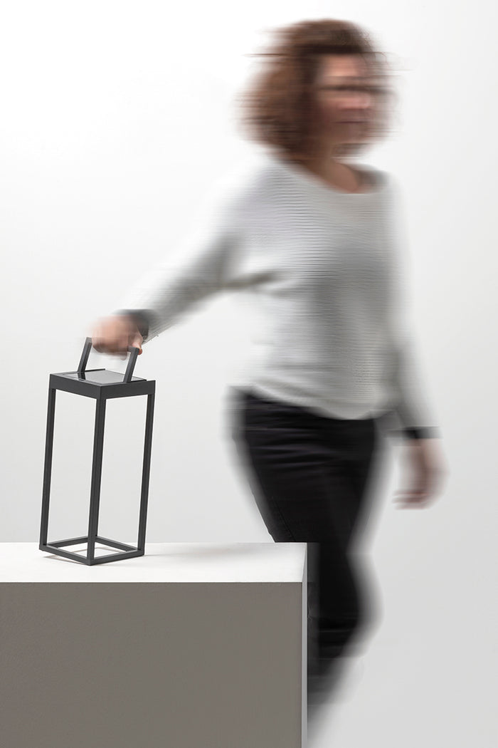 Lanterna Soon solare antracite a led da 2,2w a batteria IP54 h. 32,5cm