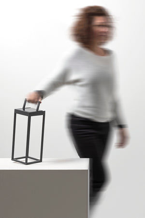 Lanterna Soon solare antracite a led da 2,2w a batteria IP54 h. 52,5cm