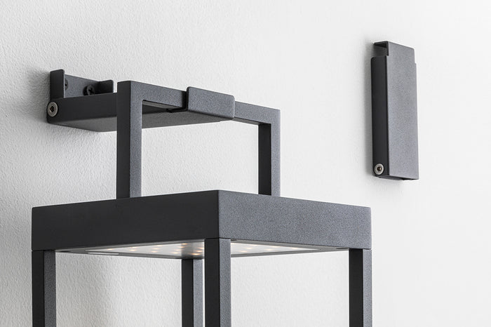 Lanterna Soon solare antracite a led da 2,2w a batteria IP54 h. 32,5cm