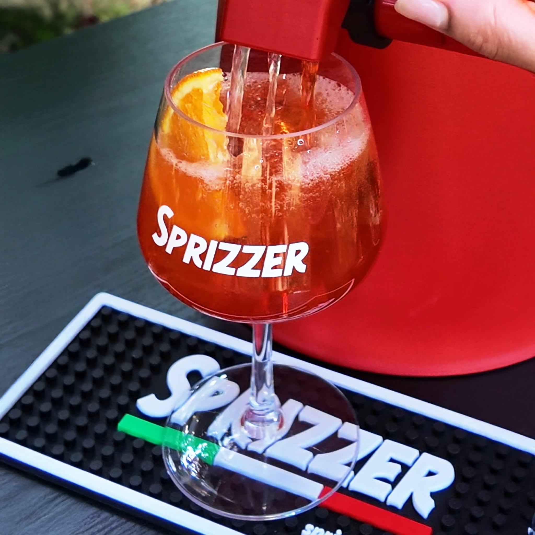 SPRIZZER Kit Completo Arancio in Plastica con 6 Bicchieri per Aperitivi, Design Italiano Funzionale e Colore Vivace – SPRIZZER-ARANCIO-6-BICCHIERI