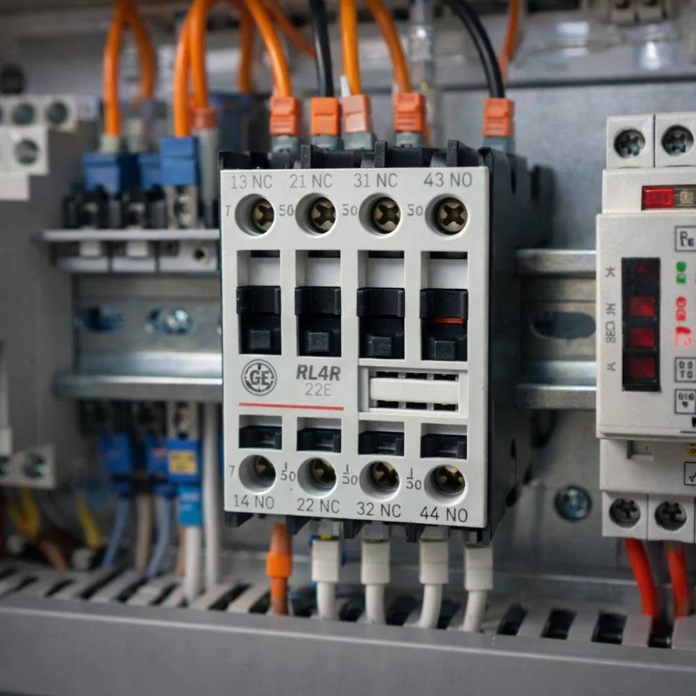 Relè ausiliario ge power rl4ra022t5 2na 2nc 220v ac guida din