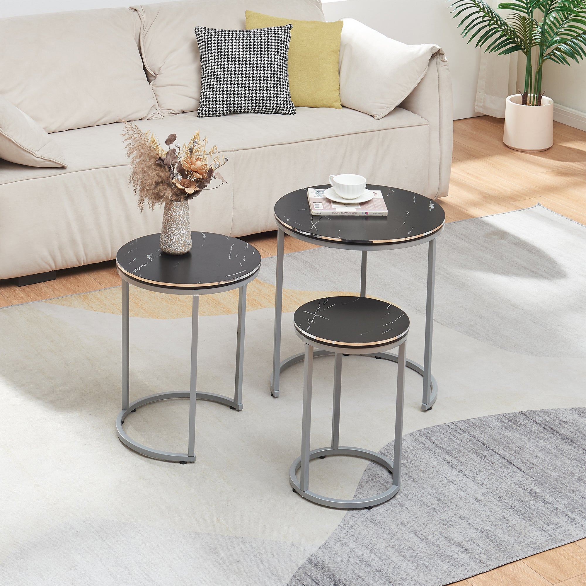 Set Bornholm 3 Tavolini Sovrapponibili con Piani Rotondi in Effetto Marmo Nero [en.casa]