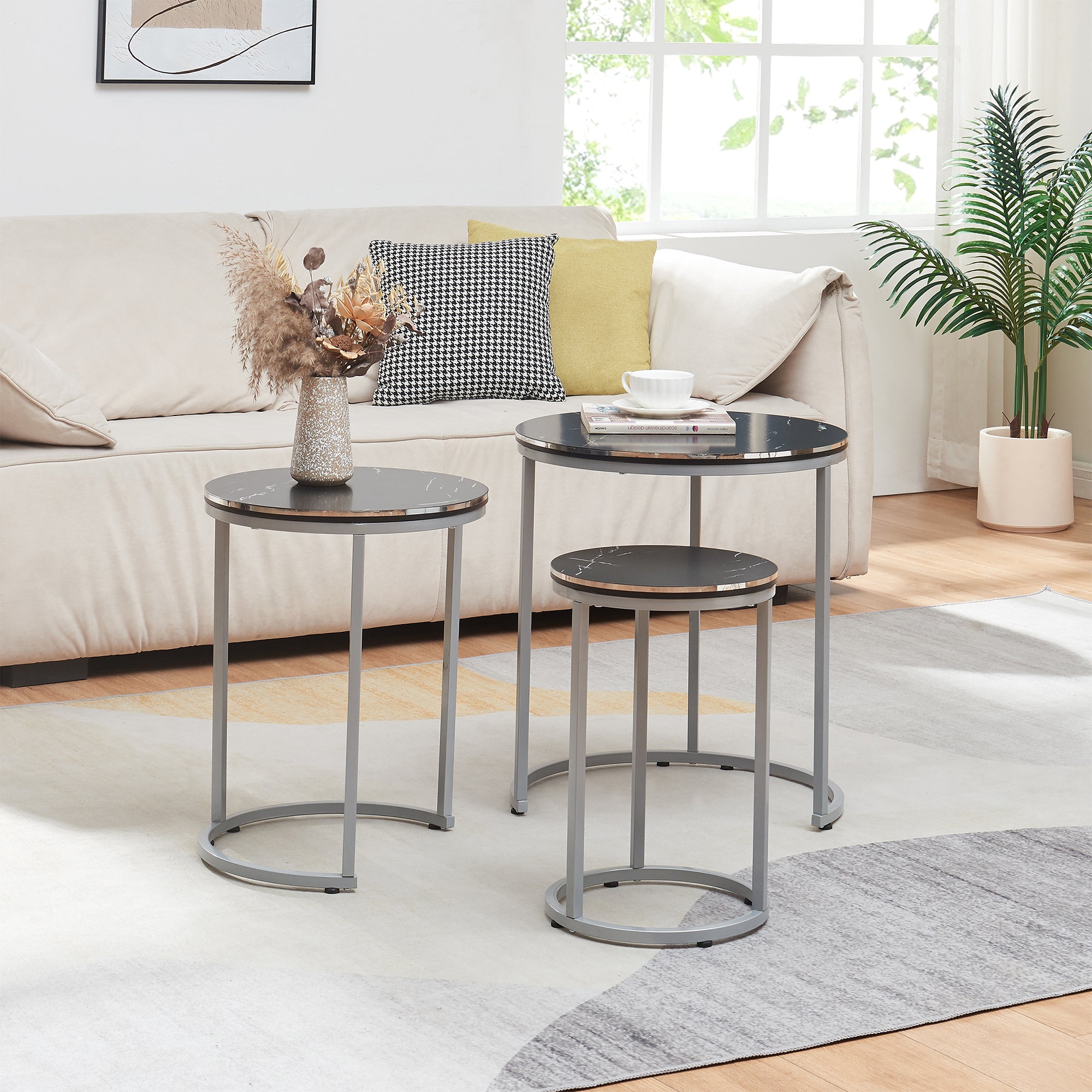 Set Bornholm 3 Tavolini Sovrapponibili con Piani Rotondi in Effetto Marmo Nero [en.casa]