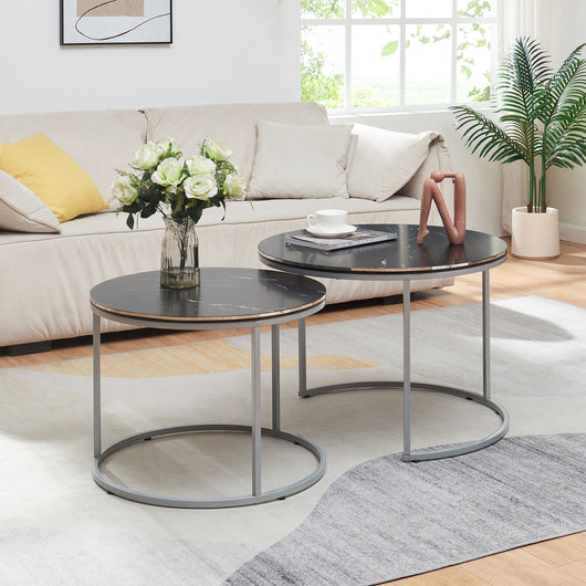 Set Skagen 2 Tavolini Sovrapponibili con Piani Rotondi e Telaio in Metallo - Effetto Marmo Nero / Argentato [en.casa]